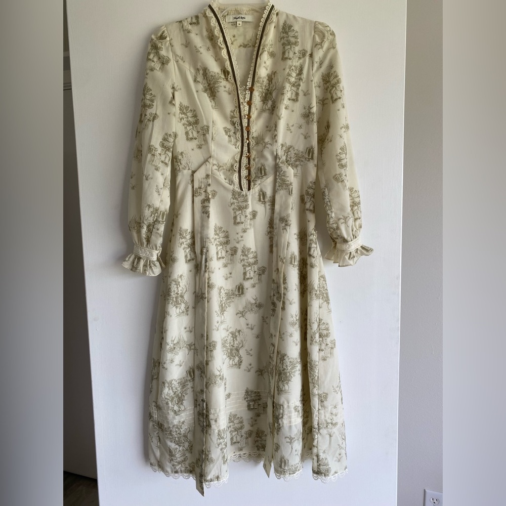 Simple Retro XS green and cream lyric printed stand collar midi dress.